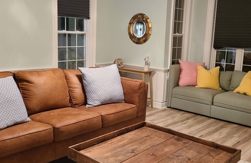 Port Dover Cottage | KING Bed in a Beautiful Cottage Oasis
