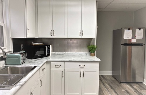 Fort Wayne House | King Bed, Large Deck, Free Bikes, Walk to Lakeside Rose Garden, 2mi to Downtown