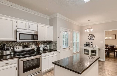 Northeast Raleigh House | King Bed | Luxury Family Home | Near Downtown/NCSU