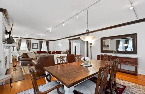 Geneva Apartment | - King Bed - Massive Yard - Fully-Equipped Condo -