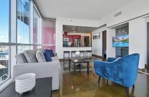 Victoria Park Apartment | King Bed | Mins to Saddledome | AC | UG Parking