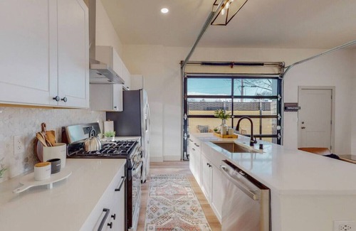 Nob Hill Apartment | King Bed| Modern Condo| Near NobHill