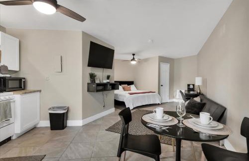 Huntsville Apartment | King Bed Modern Studio Apartment