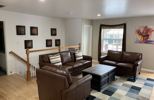 Twin Lakes House | King Bed - Mt Elbert Base Camp - Private Hot Tub