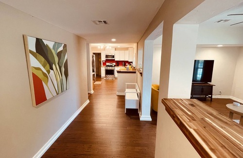 Norman House | King bed - Near The Mont and OU Campus