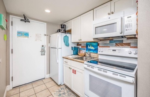 Myrtle Beach Condo | KING Bed! NO cleaning fee! OCEANFRONT, Studio, See the ocean from the bed!