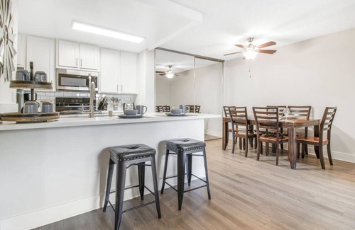 Ivey Ranch - Rancho Del Oro Apartment | King bed Oceanside No Cleaning/No Extra Guest Fee