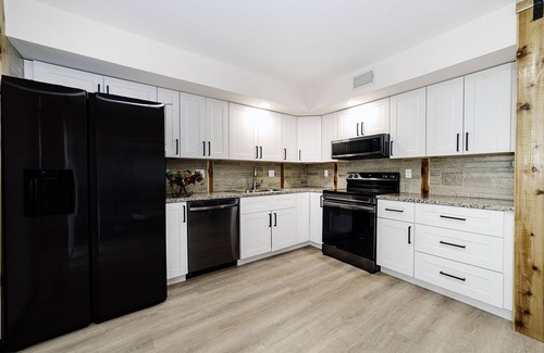 South Daytona House | King bed Pet-Friendly Executive Home, Daytona Beach: Minutes to Beach Speedway