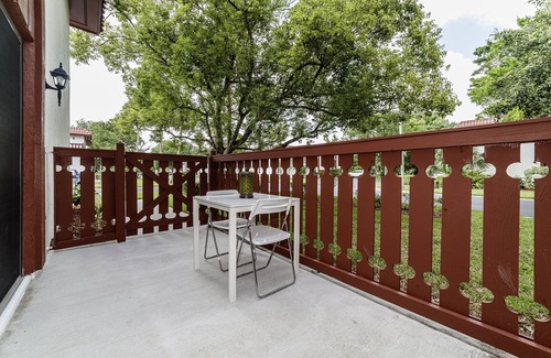 South Daytona House | King bed Pet-Friendly Executive Home, Daytona Beach: Minutes to Beach Speedway