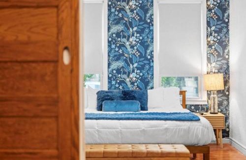 Lawrenceville House | King Bed Pet Friendly Retro Inspired