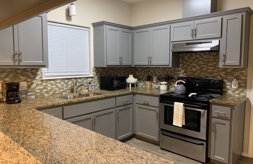 Edinburg House | King Bed Pet Friendly Retreat with Private Terrace in Gated Community!
