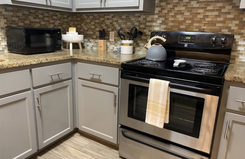 Edinburg House | King Bed Pet Friendly Retreat with Private Terrace in Gated Community!
