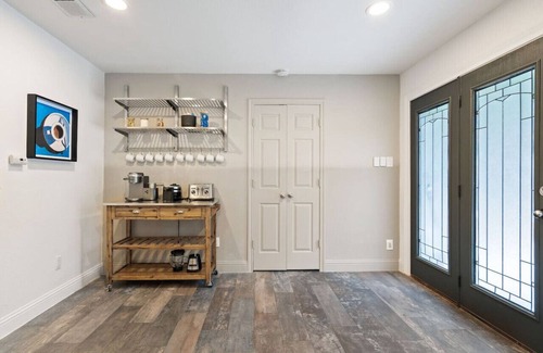 South Arlington House | King Bed Pool, Game Room, Minutes to Stadiums