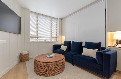 Village North House | KING Bed - Premium STUDIO Suite - Ski Valet - Village