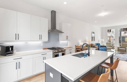 Summerhill House | King Bed | Private Garage |Your Summerhill Escape