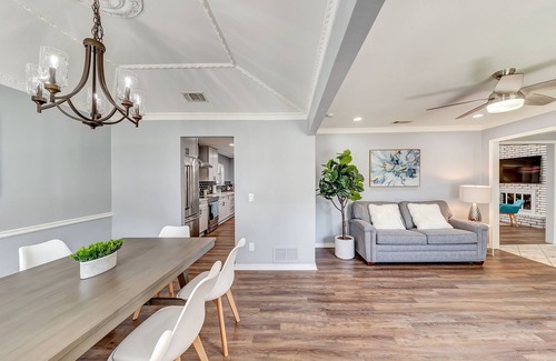 Northeast Carrollton House | King bed, Remote work, Near Highways, Family-friendly, Games, Foosball, Grill
