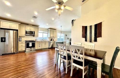 Rancho Cordova House | King Bed Retreat, Pet-Friendly, Rancho Cordova