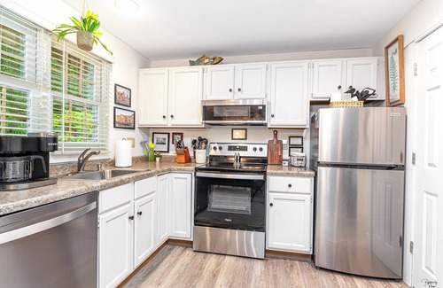 The Galena Territory House | King Bed 'Romantic Tiny Home Escape' Cozy up!