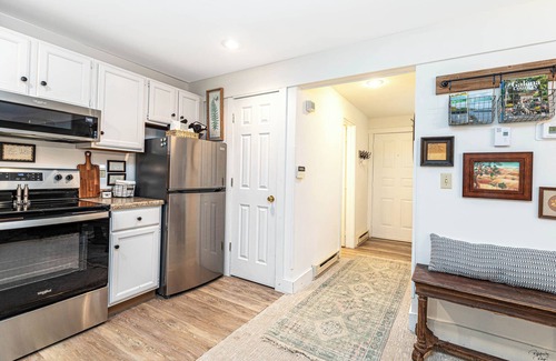 The Galena Territory House | King Bed 'Romantic Tiny Home Escape' Cozy up!