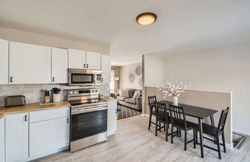 Highlands House | King bed, RV Parking, dedicated office