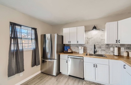 Highlands House | King bed, RV Parking, dedicated office