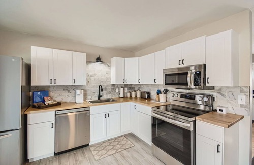 Highlands House | King bed, RV Parking, dedicated office