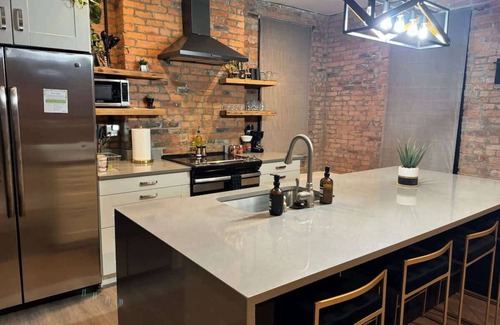 Italian Village House | King Bed – Short North – Parking Free – Convention