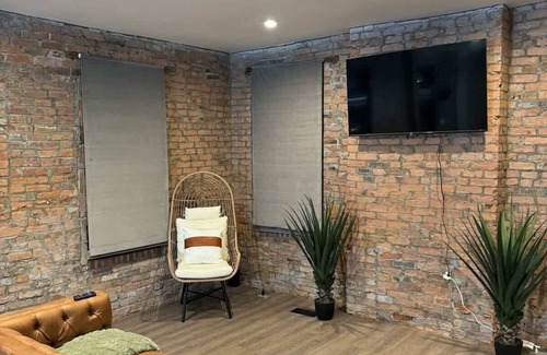 Italian Village House | King Bed – Short North – Parking Free – Convention