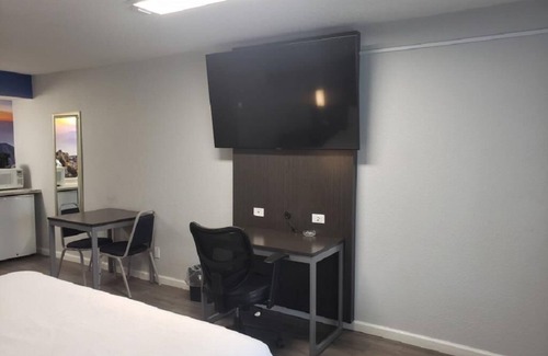 Henderson Hotel | King Bed Smoking at Envi Boutique Hotel