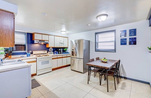 Elmwood Park Apartment | King Bed Studio | 60" HDTV | Safe | Close to Metra