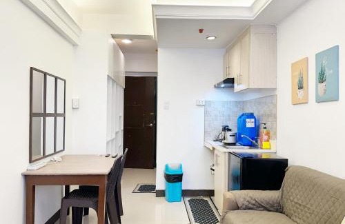 Kaunlaran Apartment | King Bed Suite at Pine Crest #T3-439 near Mall