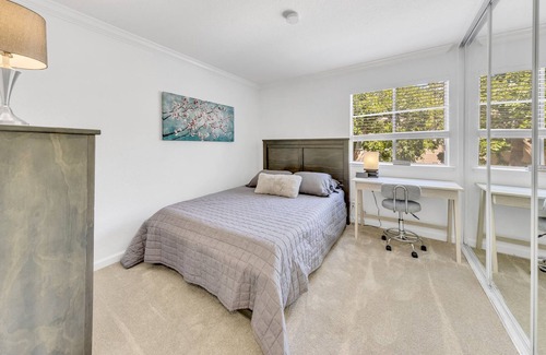 Arden-Arcade Condo | King Bed Suite. CSUS, CalExpo, Arden Fair, Lohmans.