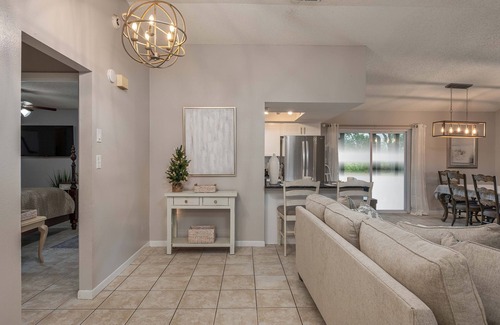 Auburndale House | King Bed Suite, Fireside Hot Tub, Gameroom