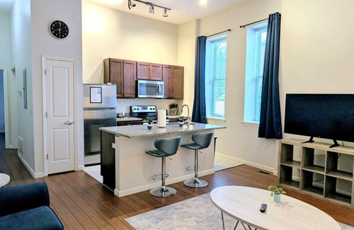 The Gate Apartment | King Bed Suite w/Off-Street Parking - C