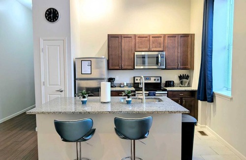 The Gate Apartment | King Bed Suite w/Off-Street Parking - C
