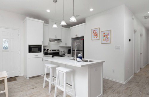 Sebastian House | King Bed W/D Discounts 3+ Quiet Outlet Mall 6mins Discounts 30+