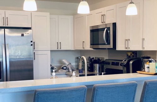 Ewa Condo | King Bed w/ pool. Prime Location. Assigned Parking. Family Friendly!