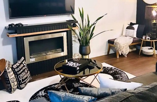 Atascocita Apartment | King Bed Water-view Flat near Lake Houston