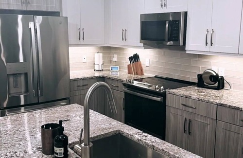 Atascocita Apartment | King Bed Water-view Flat near Lake Houston