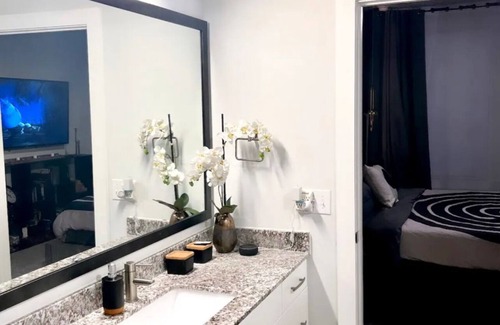 Atascocita Apartment | King Bed Water-view Flat near Lake Houston