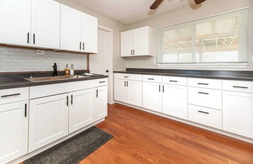 Rapid City House | ⁑King Bed⁑Whirlpool Tub⁑Covered Patio⁑Near Playground⁑