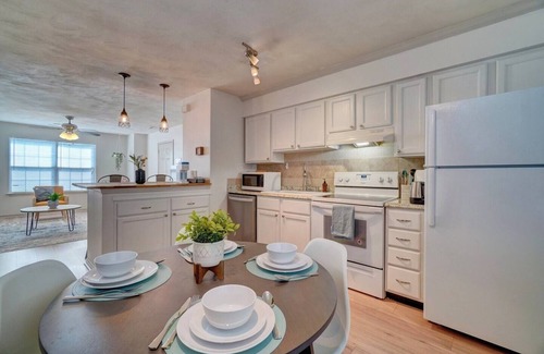 East Ocean View Apartment | King Bed WIFI - Work Space - Quiet - EZ parking