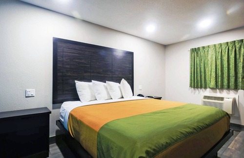 Wharton Hotel | King Bed with Free Breakfast, Parking, Near Riverfront Park