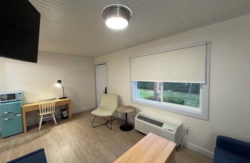 Geneva House | King Bed With Living Room - NKS