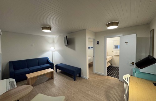 Geneva House | King Bed With Living Room - NKS