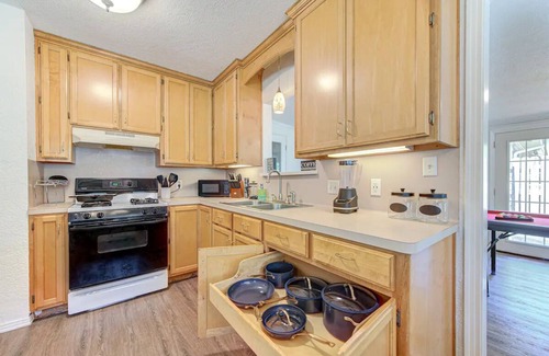 Beaumont Apartment | King bed with Pool table, decked patio and, gym.