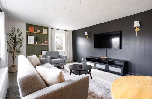Lockport Apartment | King Bed, Work Desk, Near Hwy, Laundry Room Access