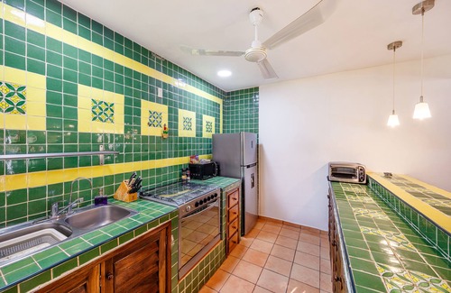Hidalgo House | King Beds and Air Conditioning in Every Room