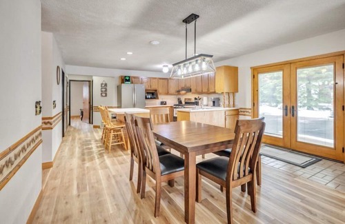 Boulder Junction Apartment | King Beds, Dogs Welcome