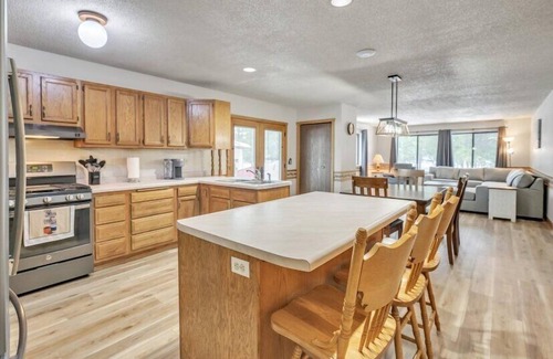 Boulder Junction Apartment | King Beds, Dogs Welcome